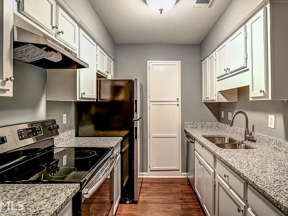 5th image of 2114 Pine Heights Dr NE