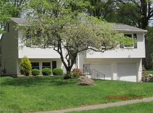 40 Oakhurst Dr, Munroe Falls, OH 44262