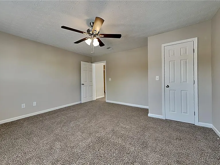 3118 Farmstead Ct — Photo 16