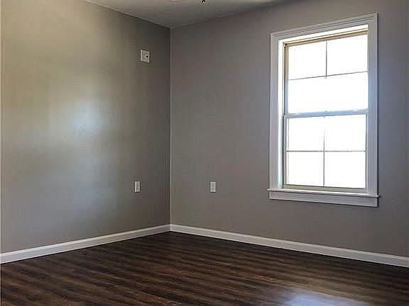 4th image of 127 Brister Ln