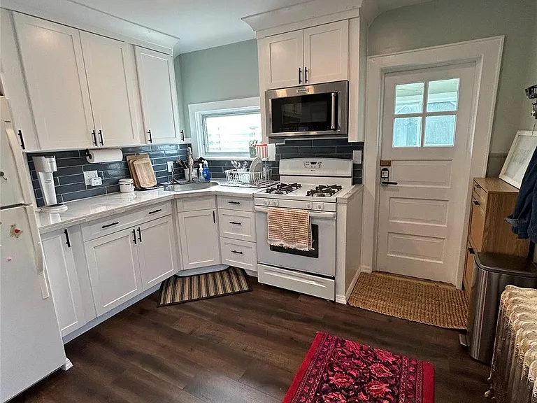 29 Dale Ave — Photo 1