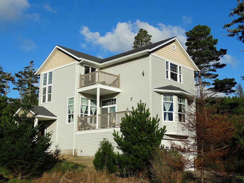 1st image of 690 Hillsdale St W