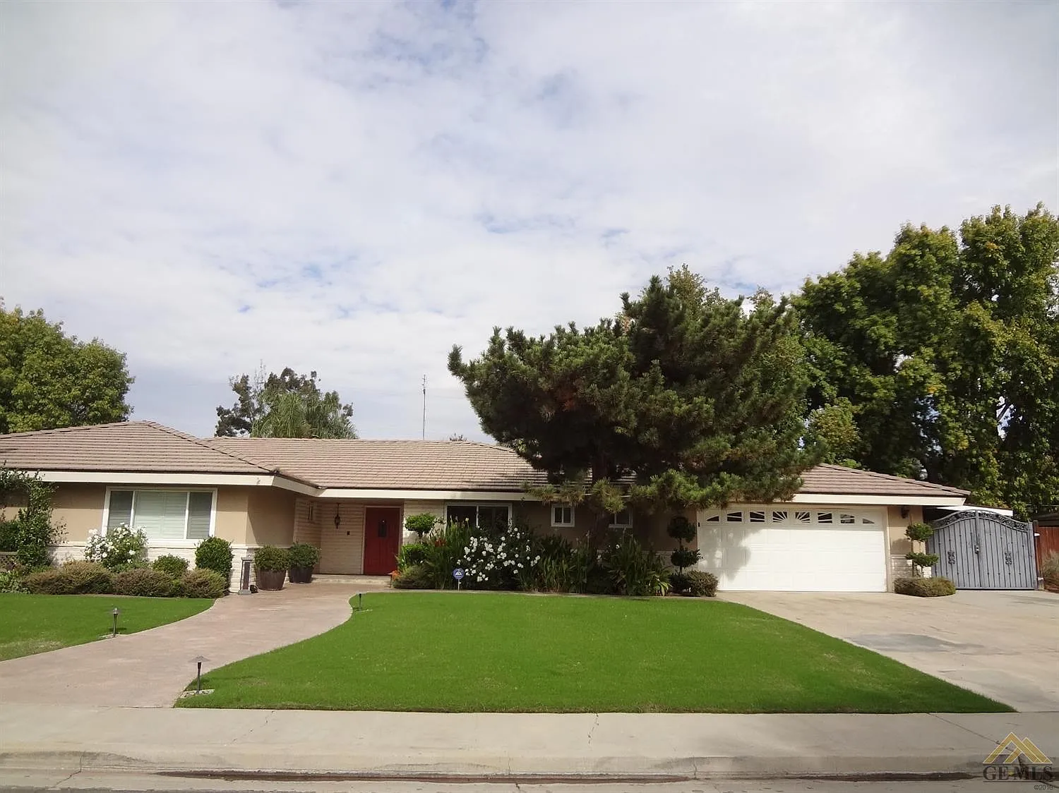 6200 Euclid Ave photo 1