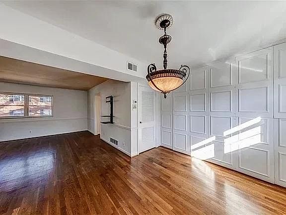 Spacious living room