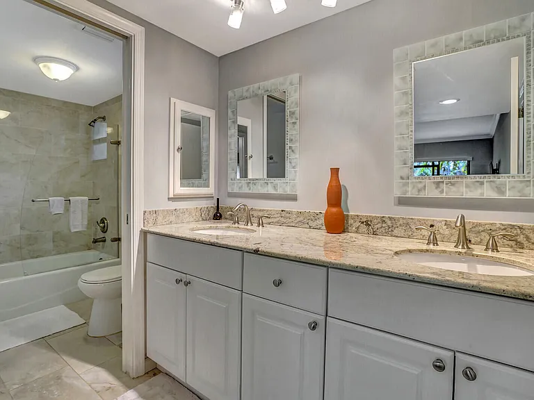 11863 Wimbledon Cir #424 — Photo 14