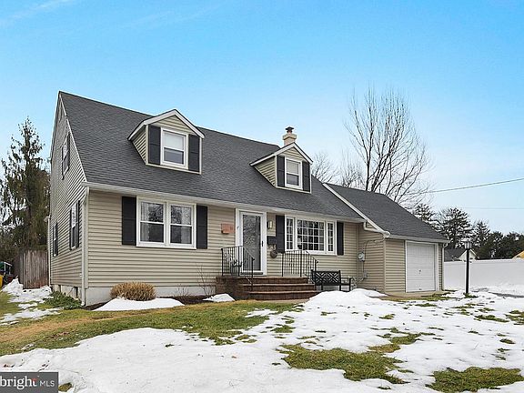 3rd image of 56 Ridgewood Ave