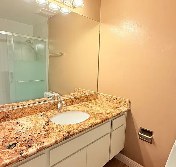 1033 Fontana Dr — Photo 13