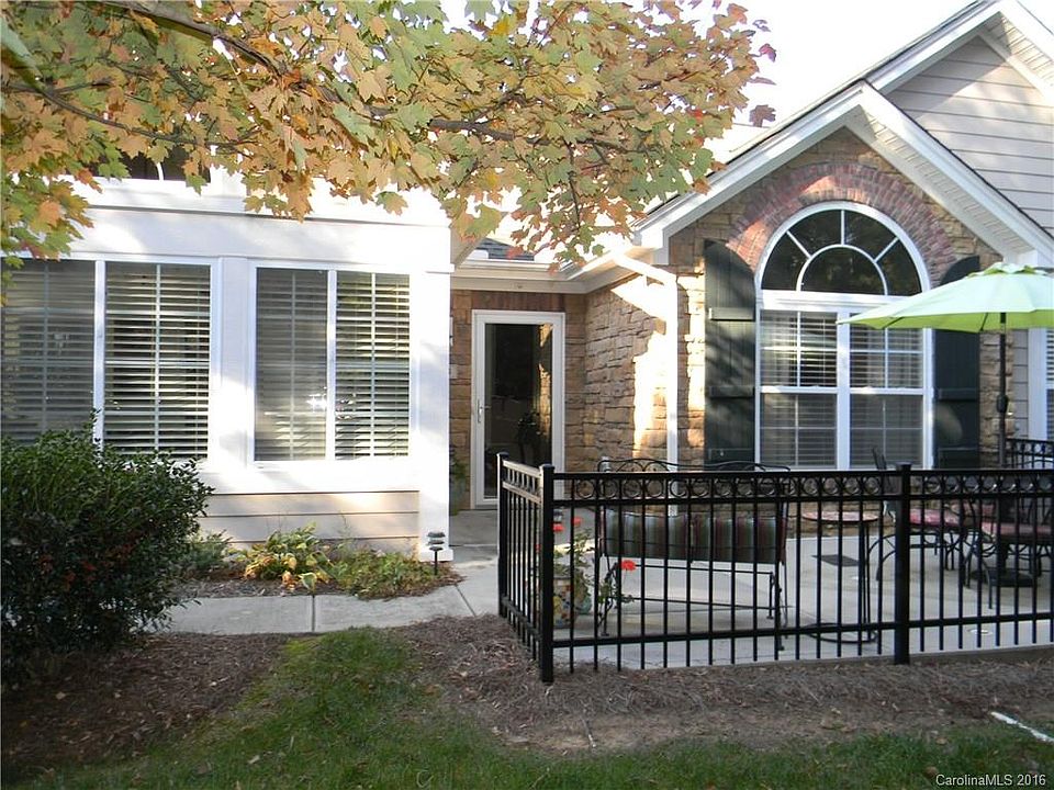 1st image of 298 Lone Oak Cir #298