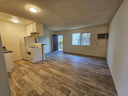 2nd image of 9216 Van Nuys Blvd APT 12