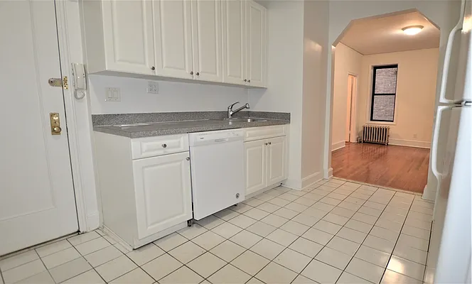 Rented by Manhattan Realty Group | media 15