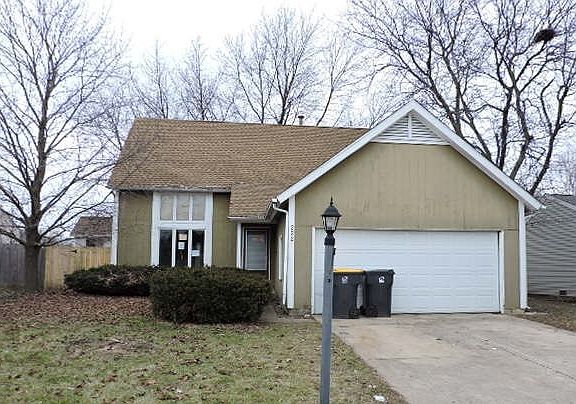3rd image of 222 N Park Blvd