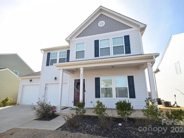 233 Hidden Lakes Rd, Statesville, NC 28677