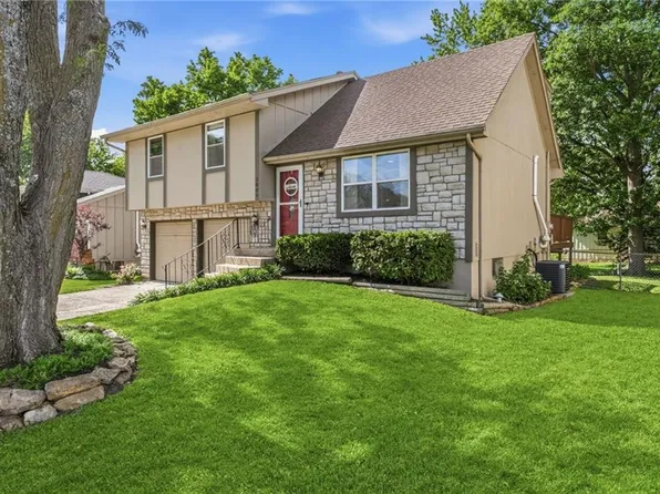 2006 E Mohawk Ct, Olathe, KS 66062