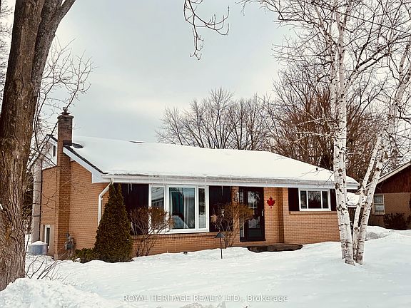 3rd image of 32 Glen Rd