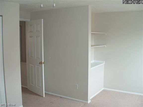 4th image of 4757 Ledgewood Dr Unit 2