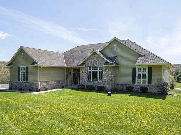 1550 Indian Spring DRIVE, Delafield, WI 53018