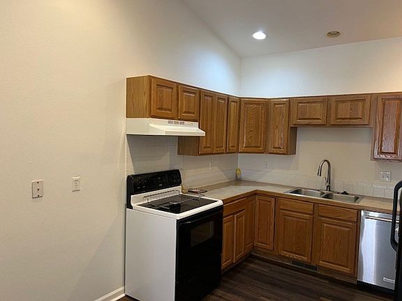 3rd image of 147 Calabria Dr