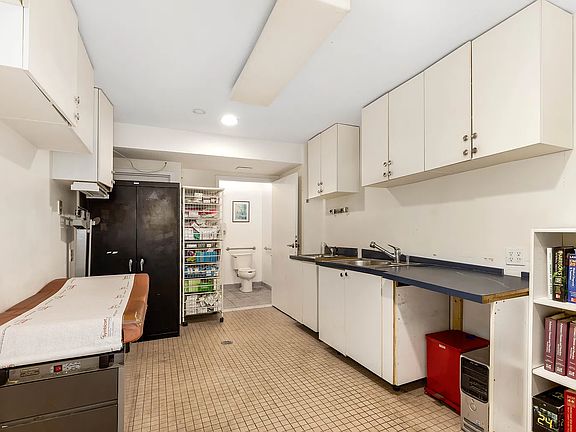 4th image of 420 W 23rd St #1PA