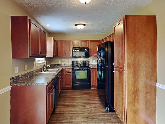 3rd image of 4923 Ark Ln