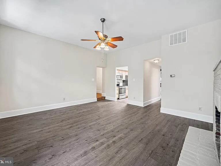 1023 Clinton St #205 — Photo 4