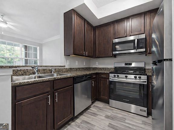 5th image of 1752 Pryor Rd SW #111
