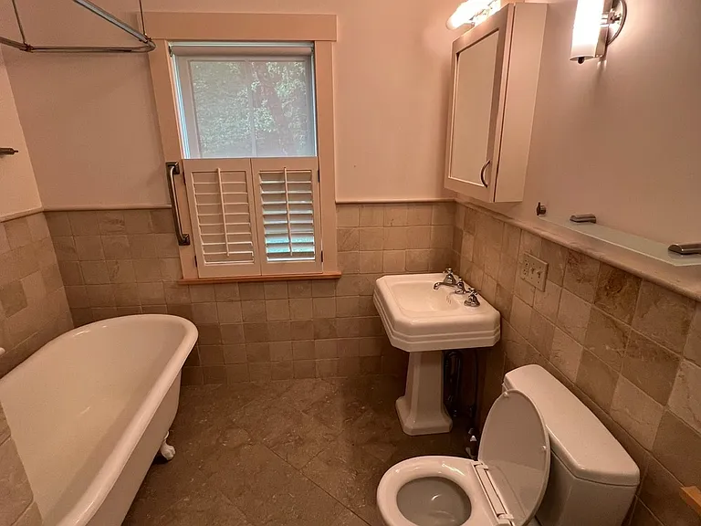 180 Foss Hill Rd — Photo 16