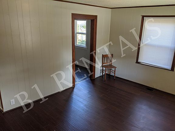 3rd image of 724 N Elm St