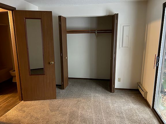 5th image of 647 Hillside Cir #2