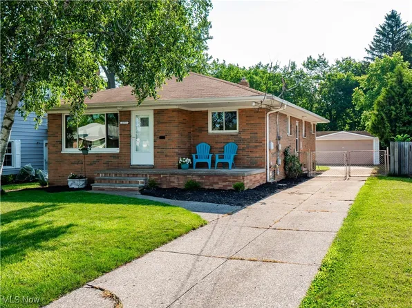 2777 Dale Ave, Rocky River, OH 44116