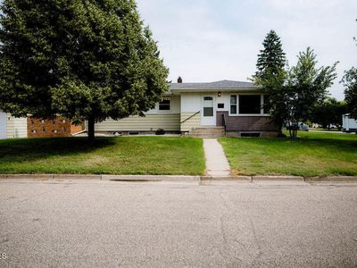 1222 9th Ave SE, Jamestown, ND, 58401