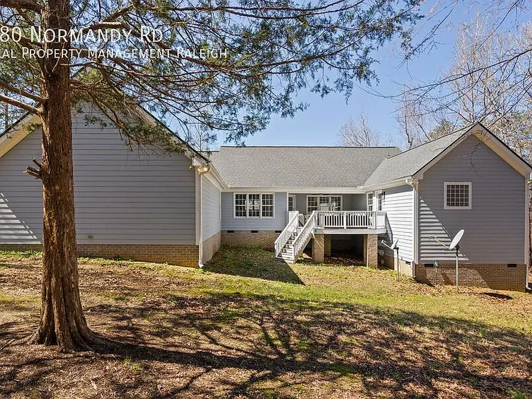 180 Normandy Rd — Photo 2