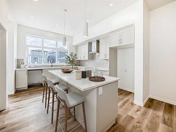 2nd image of 36 W Mercado Rd SE