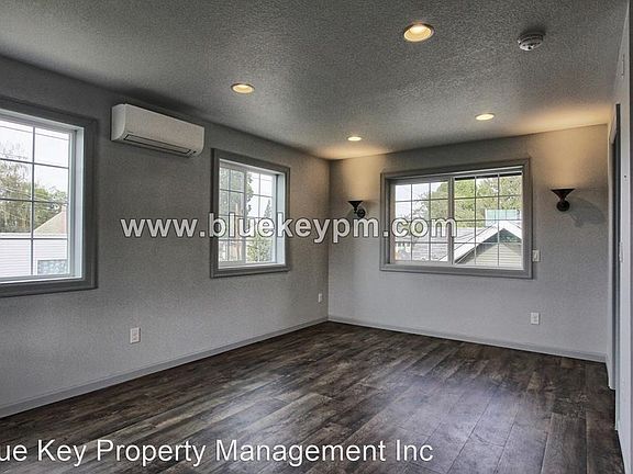 5th image of 2515 Harney St Unit B