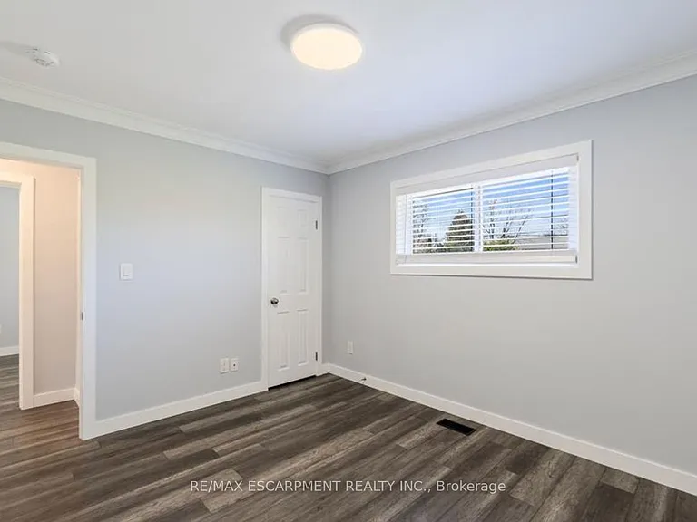 1266 Royal Dr W #UPPER — Photo 11