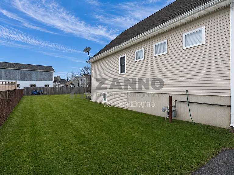 498 Park Ave — Photo 22