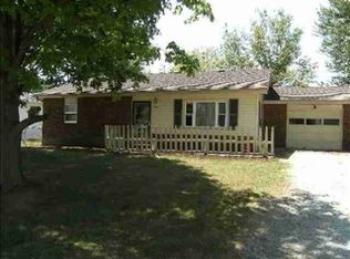 210 Greenwood Dr, Hartford City, IN 47348