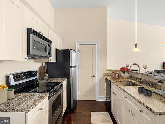 3rd image of 201 N 8th St APT 206