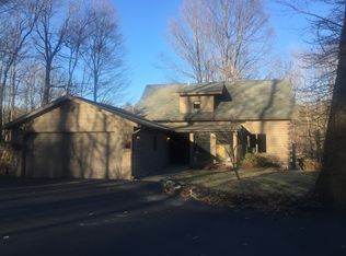 92 Louis Dr, West Sand Lake, NY 12196