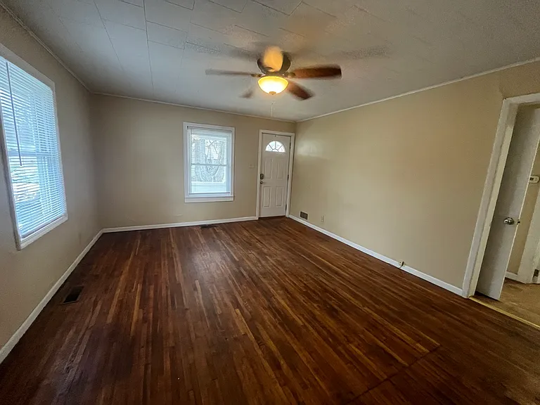 1909 N Janney Ave — Photo 3