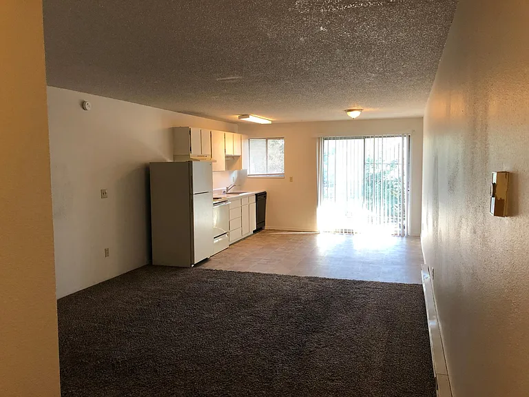 500 NE Maiden Ln #1 — Photo 3