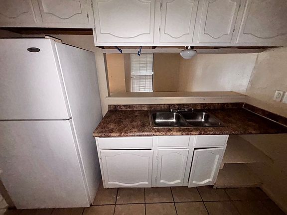 2nd image of 102 N Marigny Cir APT D