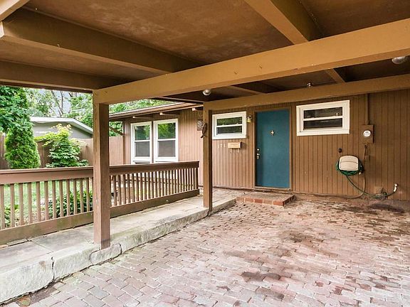 5th image of 171 Cornell Ct