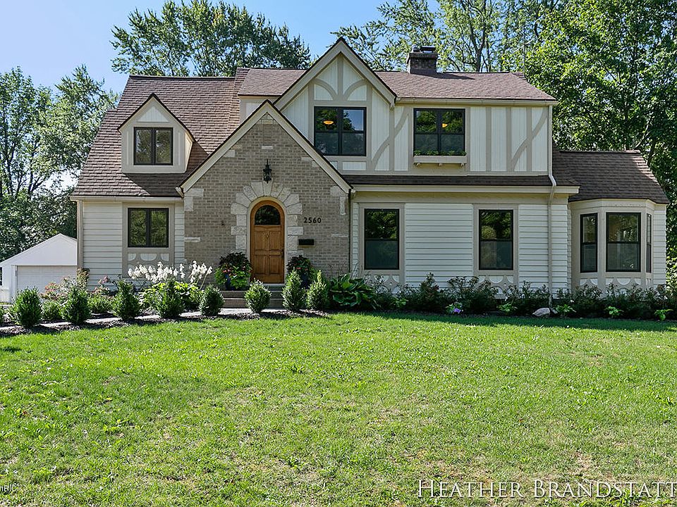 1st image of 2560 Elmwood Dr SE
