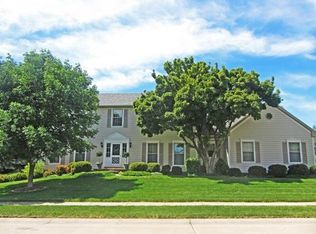 2133 Saint Andrews Cir, Bettendorf, IA