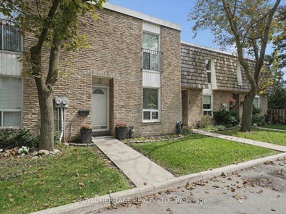 2nd image of 701 Burnhamthorpe Rd #105
