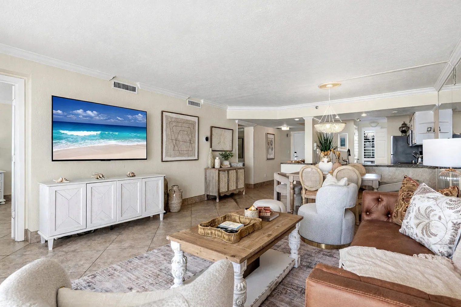 2 bed, 2.0 bath, 12120 sqft, $5,568 — Photo 3