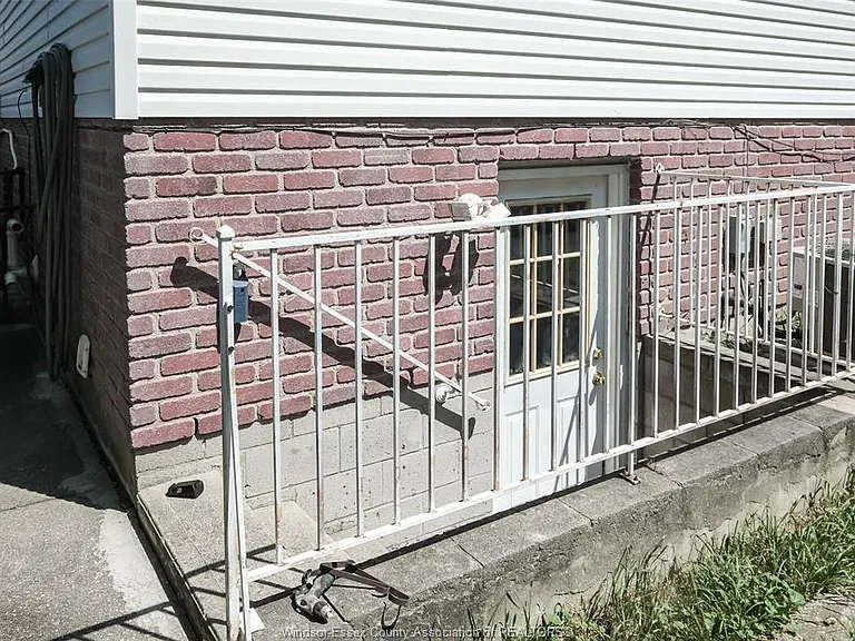 2643 Carissa Ave #LOWER — Photo 2