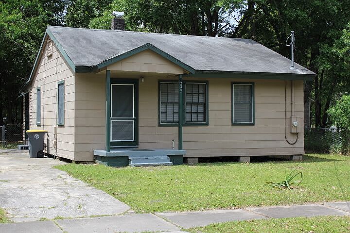 1st image of 1226 Dena St