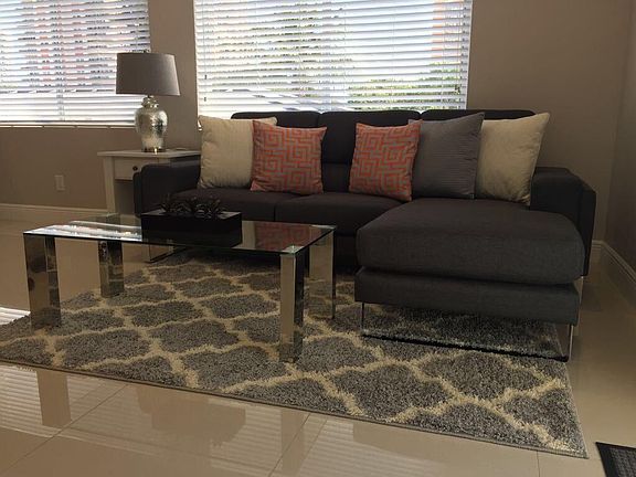 4th image of 401 Sunset Dr APT 4