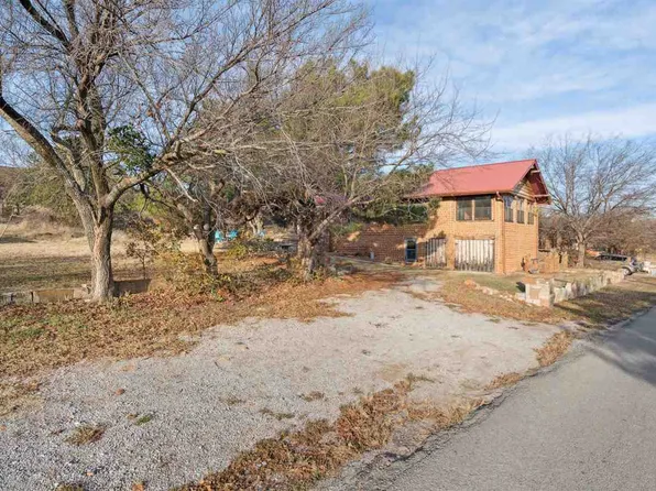 186 W Lake Dr, Medicine Park, OK 73557